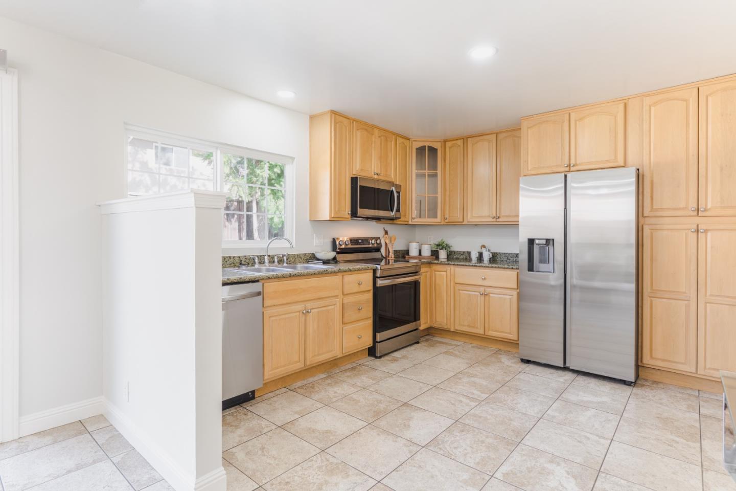 Detail Gallery Image 8 of 58 For 4898 Rue Bordeaux, San Jose,  CA 95136 - 4 Beds | 2 Baths