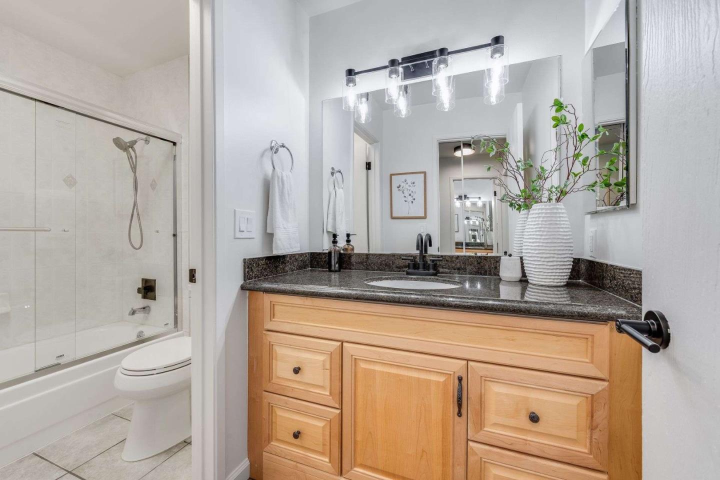 Detail Gallery Image 16 of 30 For 99 E Middlefield Rd #37,  Mountain View,  CA 94043 - 2 Beds | 2 Baths