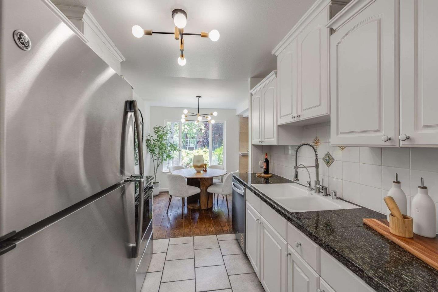Detail Gallery Image 4 of 30 For 99 E Middlefield Rd #37,  Mountain View,  CA 94043 - 2 Beds | 2 Baths