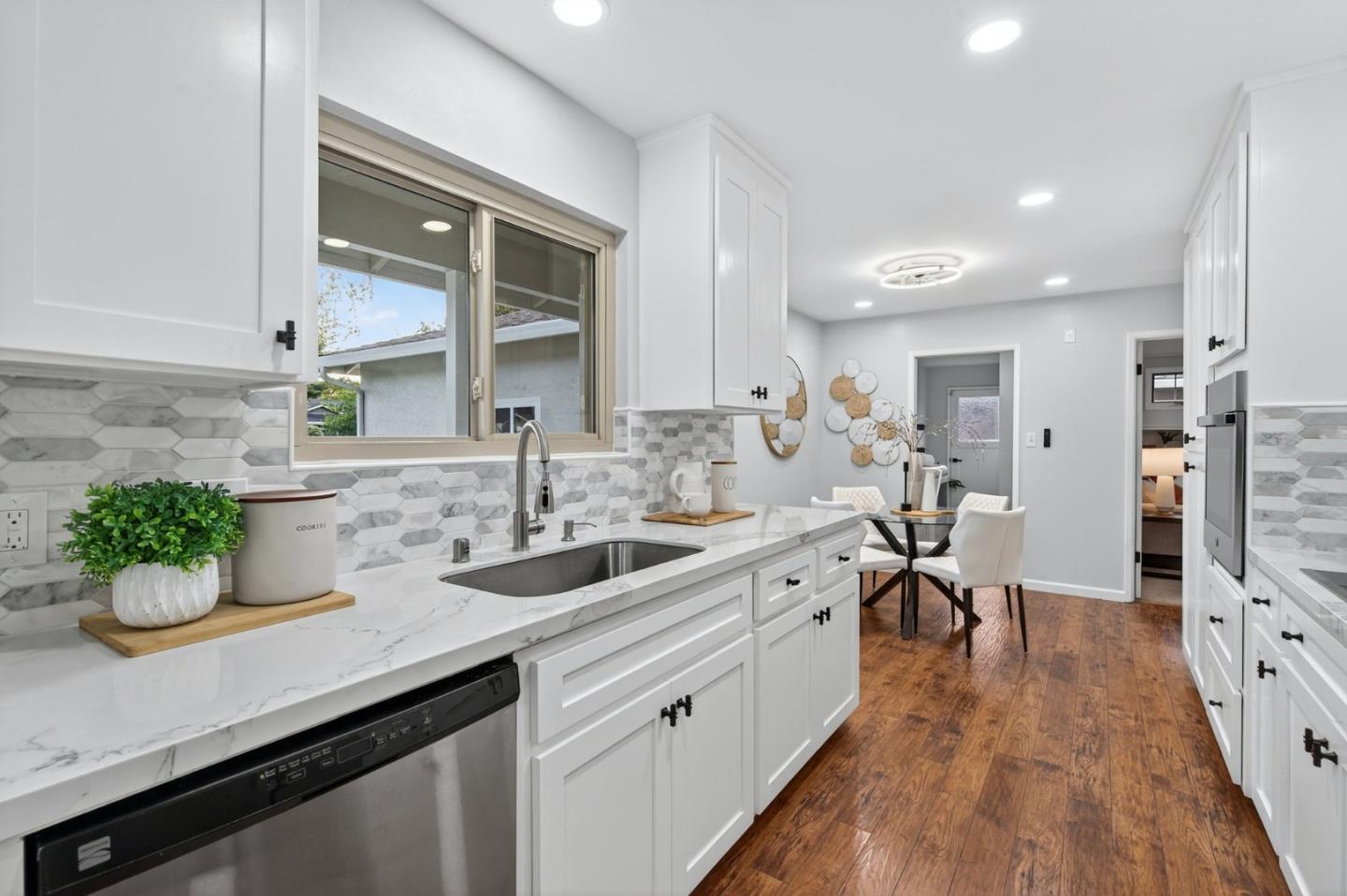 Detail Gallery Image 10 of 47 For 2522 Lambert Ln, San Jose,  CA 95125 - 4 Beds | 2/1 Baths