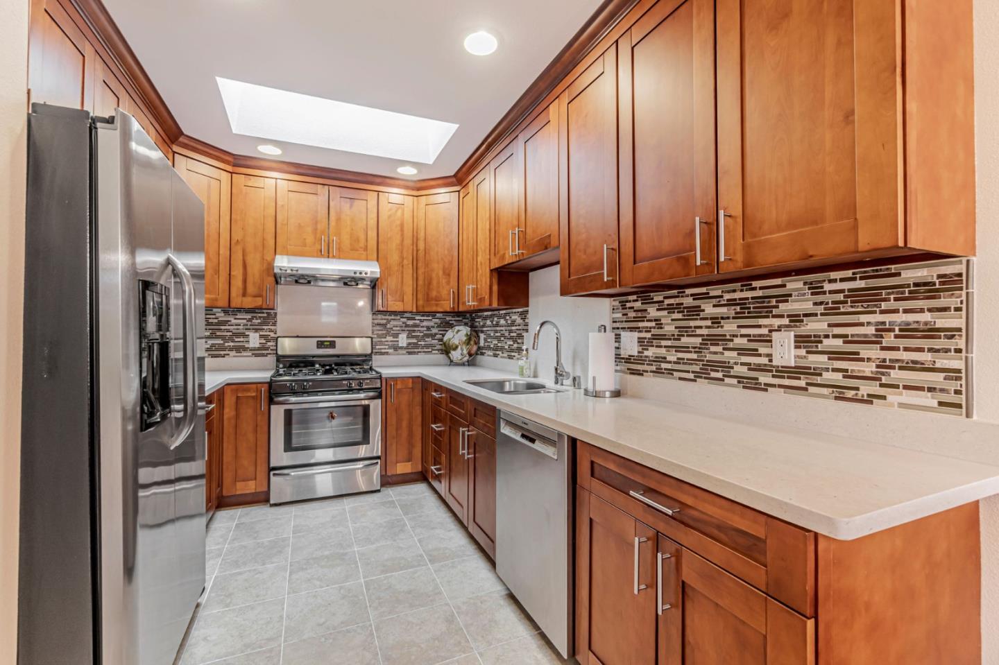 Detail Gallery Image 12 of 46 For 196 W Moltke St, Daly City,  CA 94014 - 4 Beds | 3 Baths