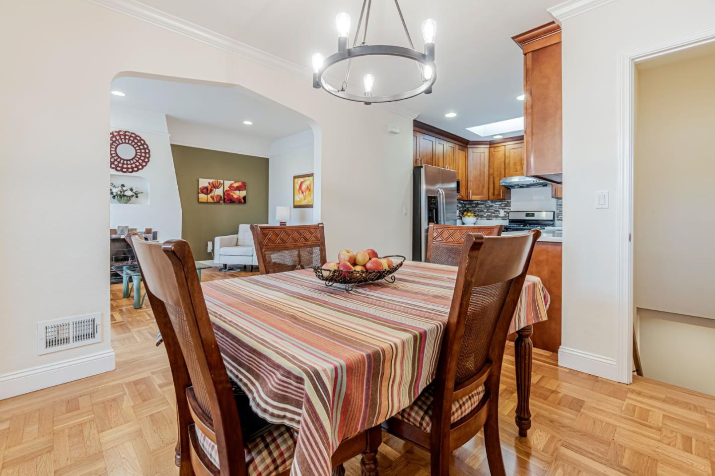 Detail Gallery Image 19 of 46 For 196 W Moltke St, Daly City,  CA 94014 - 4 Beds | 3 Baths