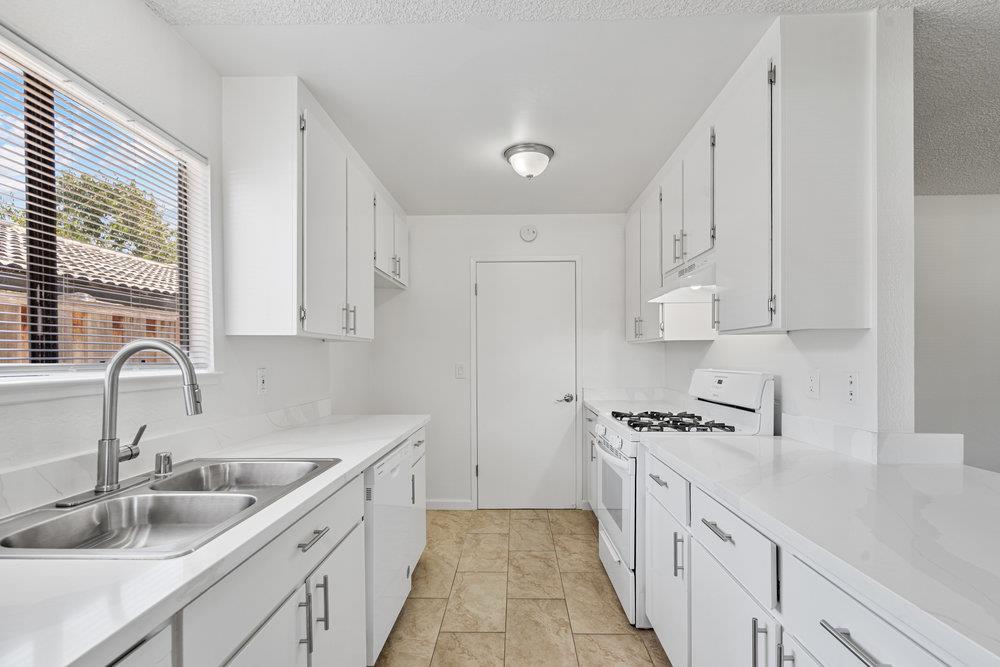 Detail Gallery Image 18 of 42 For 79 Meadow Ter, Watsonville,  CA 95076 - 3 Beds | 2 Baths