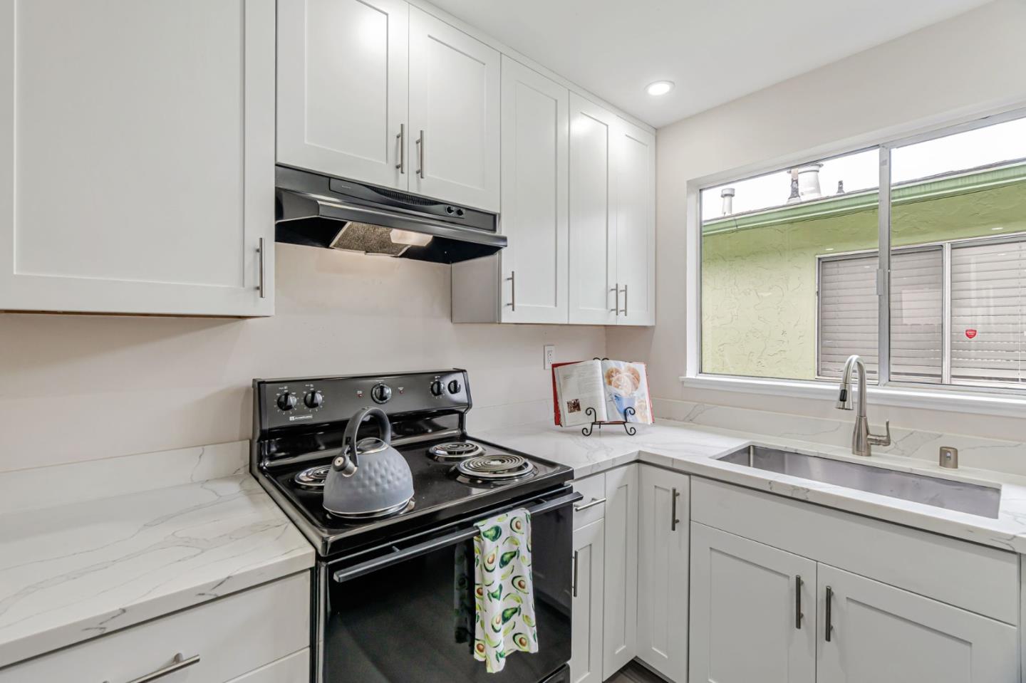 Detail Gallery Image 10 of 27 For 4416 Callan Blvd, Daly City,  CA 94015 - 3 Beds | 2 Baths