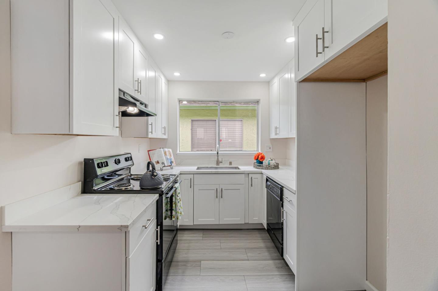 Detail Gallery Image 11 of 27 For 4416 Callan Blvd, Daly City,  CA 94015 - 3 Beds | 2 Baths