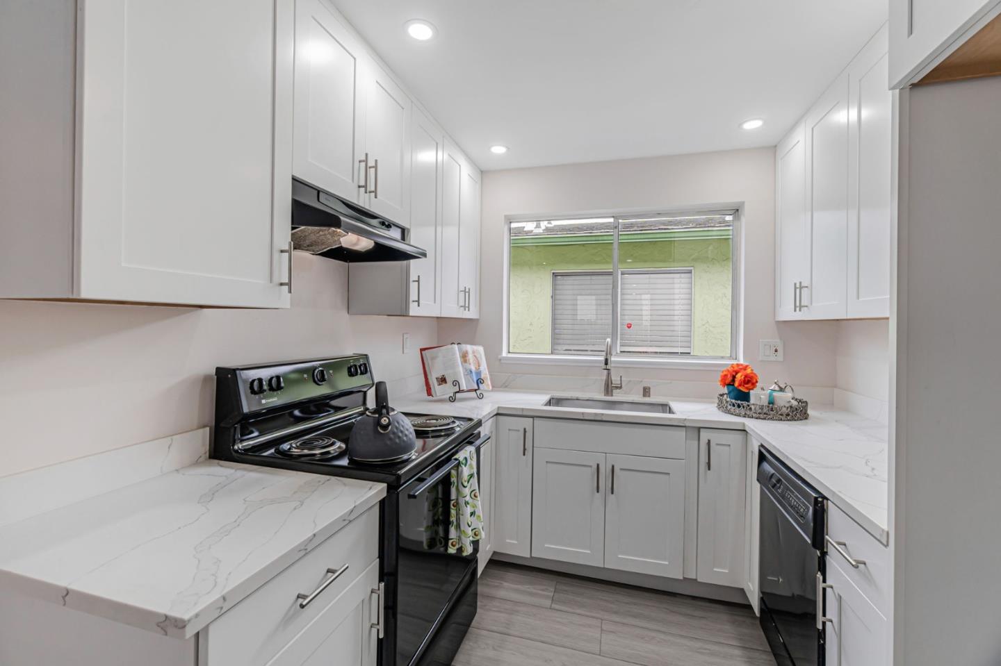 Detail Gallery Image 8 of 27 For 4416 Callan Blvd, Daly City,  CA 94015 - 3 Beds | 2 Baths