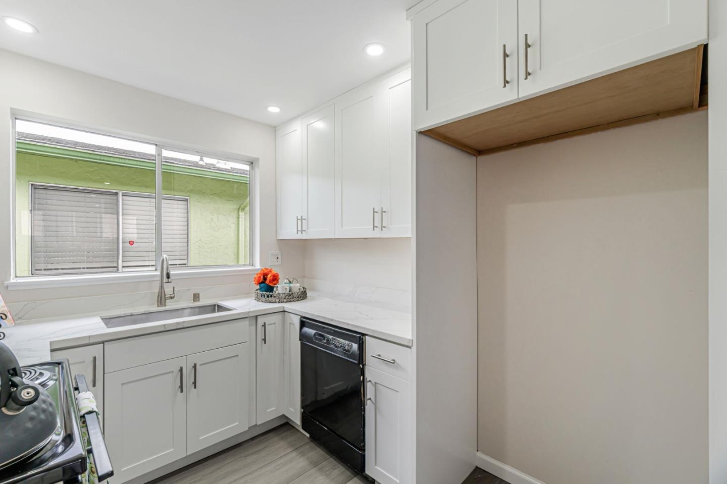 Detail Gallery Image 9 of 27 For 4416 Callan Blvd, Daly City,  CA 94015 - 3 Beds | 2 Baths