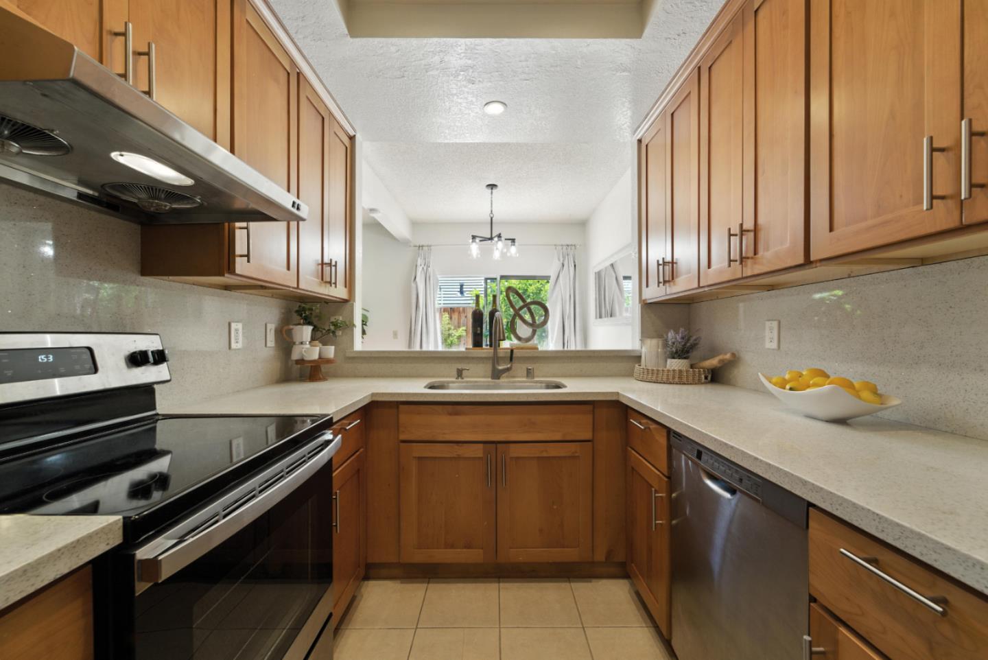 Detail Gallery Image 7 of 23 For 1573 Timber Creek Dr, San Jose,  CA 95131 - 3 Beds | 3 Baths