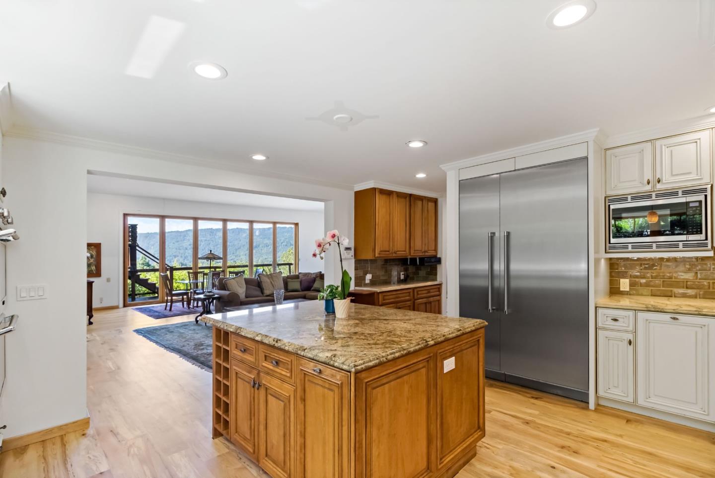 Detail Gallery Image 16 of 62 For 711 W California Way, Redwood City,  CA 94062 - 3 Beds | 3 Baths
