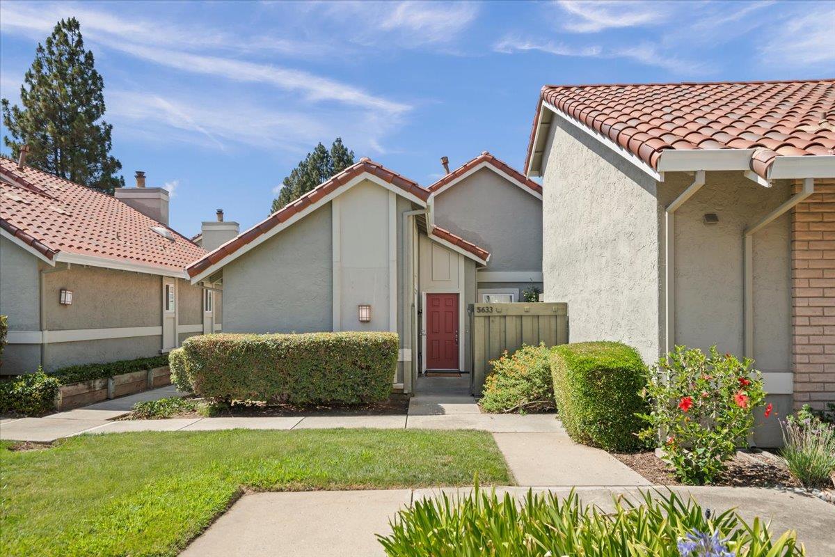 Detail Gallery Image 3 of 32 For 5633 Strawflower Ln, San Jose,  CA 95118 - 3 Beds | 2 Baths
