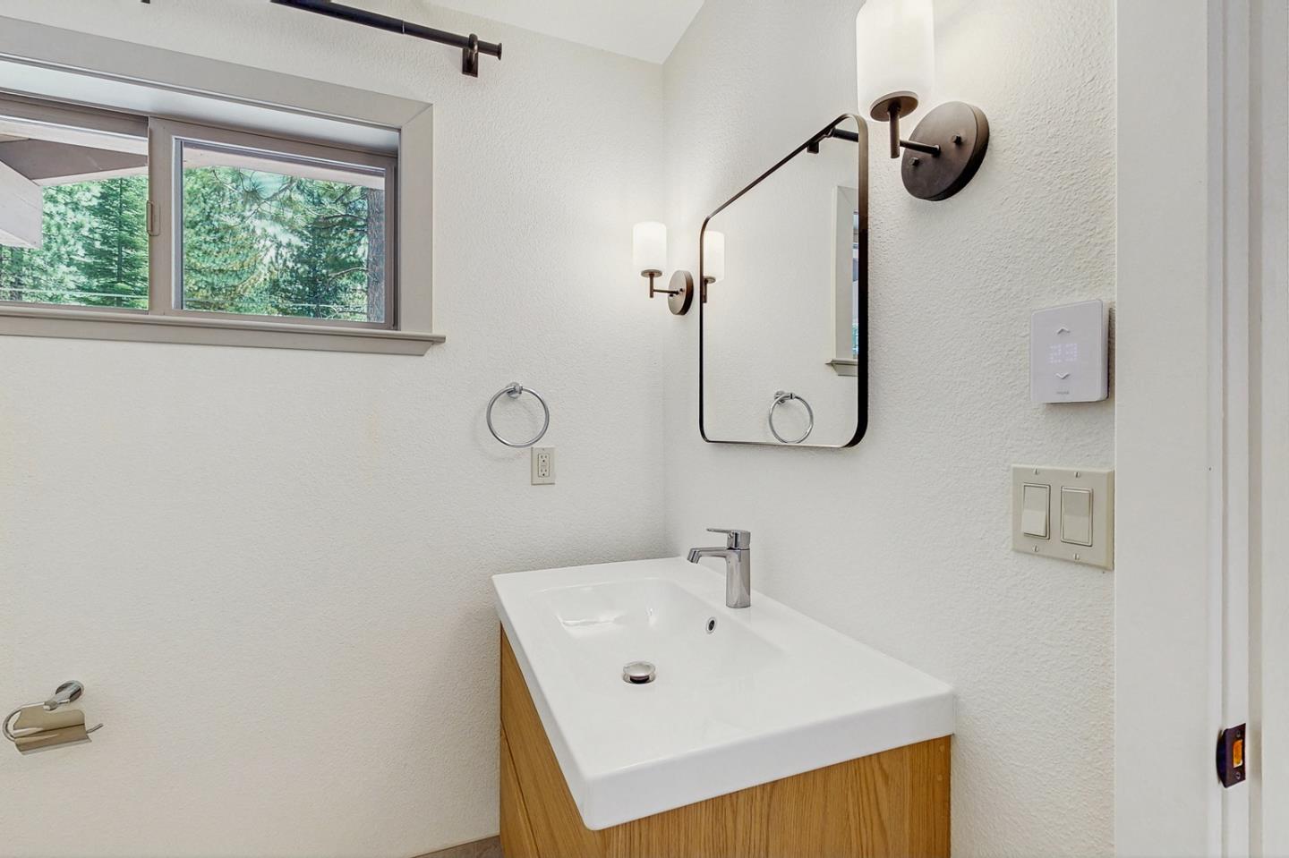 Detail Gallery Image 10 of 26 For 1188 Tokochi St, South Lake Tahoe,  CA 96150 - 3 Beds | 2/1 Baths