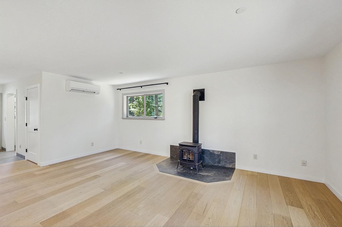 Detail Gallery Image 11 of 26 For 1188 Tokochi St, South Lake Tahoe,  CA 96150 - 3 Beds | 2/1 Baths