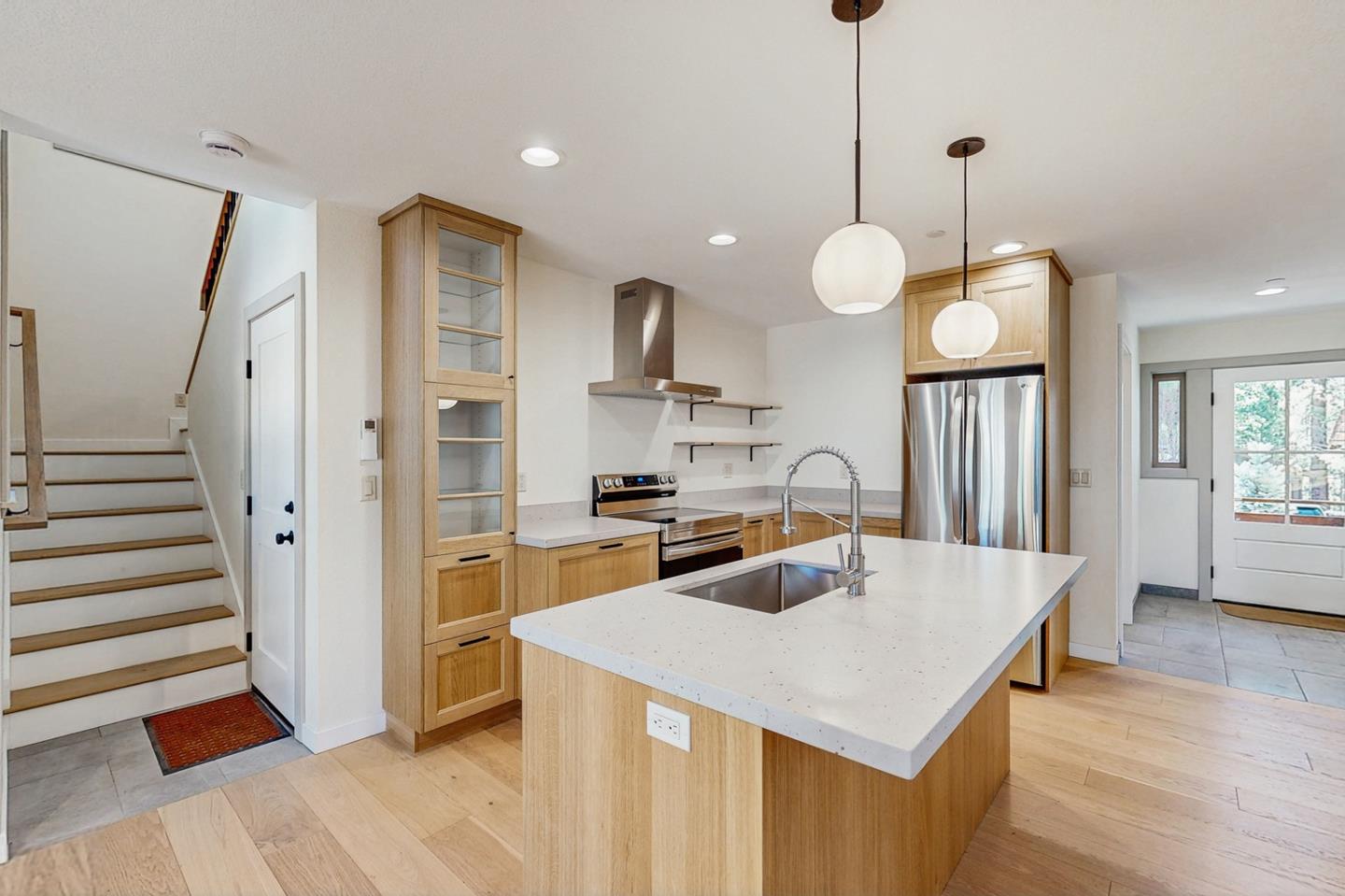 Detail Gallery Image 4 of 26 For 1188 Tokochi St, South Lake Tahoe,  CA 96150 - 3 Beds | 2/1 Baths