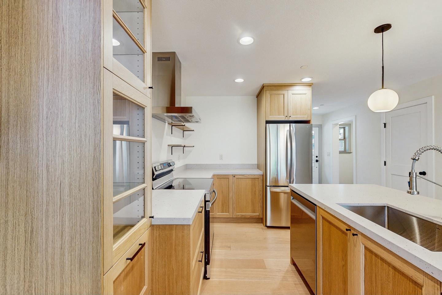 Detail Gallery Image 6 of 26 For 1188 Tokochi St, South Lake Tahoe,  CA 96150 - 3 Beds | 2/1 Baths