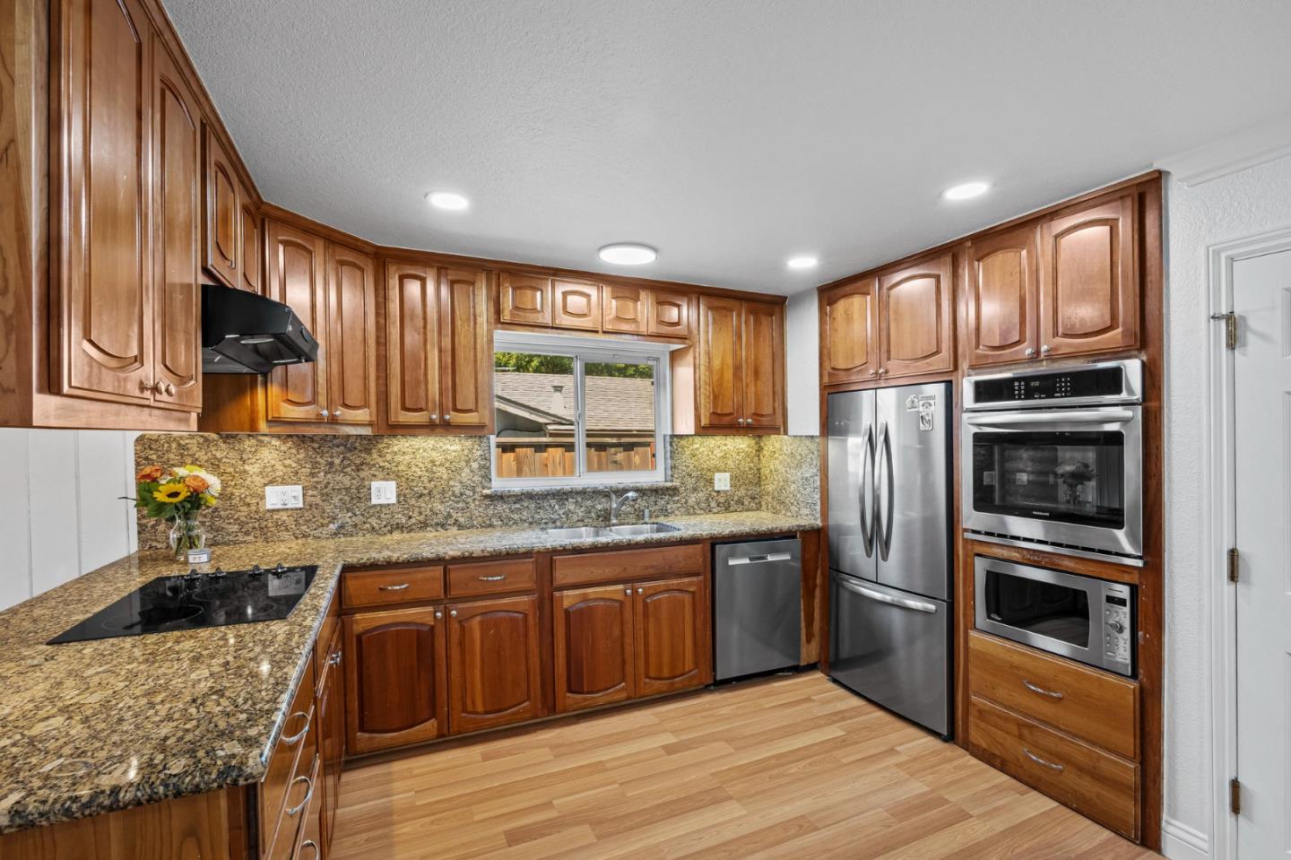 Detail Gallery Image 12 of 47 For 2361 Panoramic Dr, Concord,  CA 94520 - 3 Beds | 2 Baths