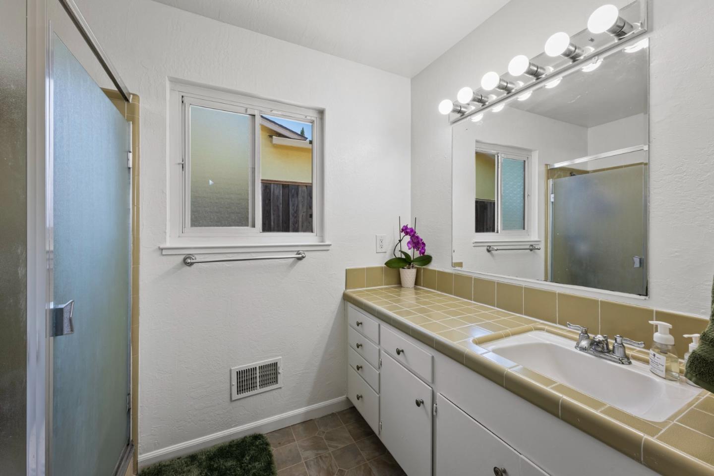 Detail Gallery Image 35 of 47 For 2361 Panoramic Dr, Concord,  CA 94520 - 3 Beds | 2 Baths
