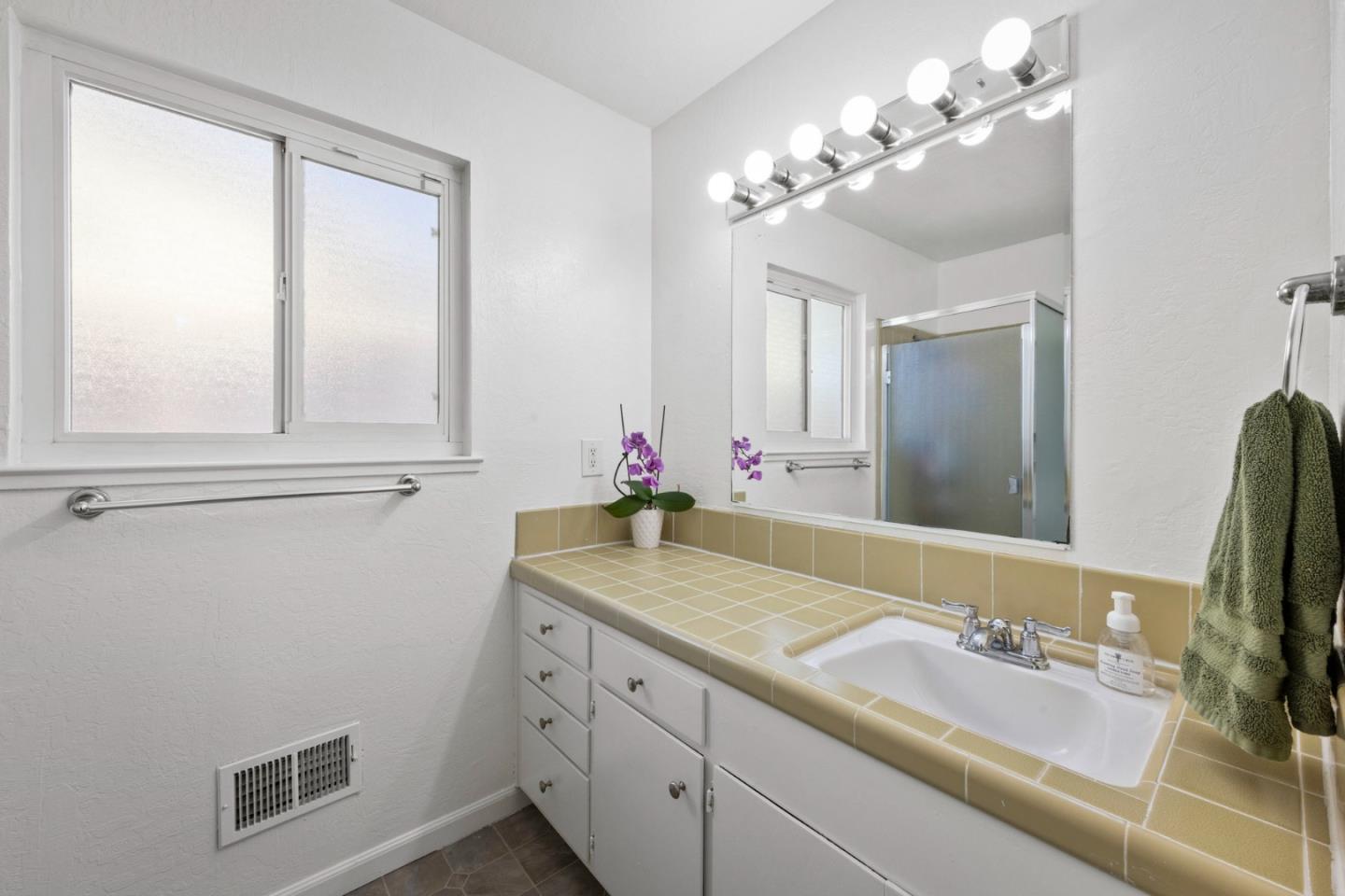 Detail Gallery Image 36 of 47 For 2361 Panoramic Dr, Concord,  CA 94520 - 3 Beds | 2 Baths