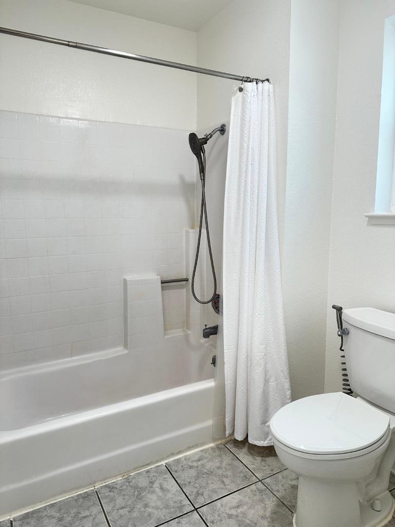 Detail Gallery Image 25 of 31 For 3248 Rocky Water Ln, San Jose,  CA 95148 - 3 Beds | 2 Baths