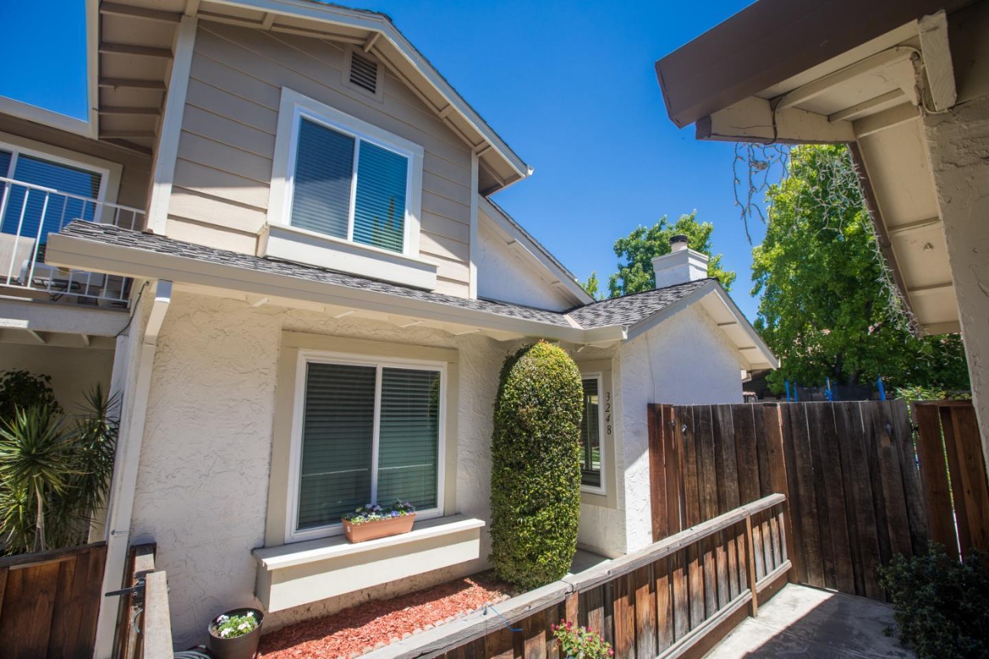 Detail Gallery Image 3 of 31 For 3248 Rocky Water Ln, San Jose,  CA 95148 - 3 Beds | 2 Baths
