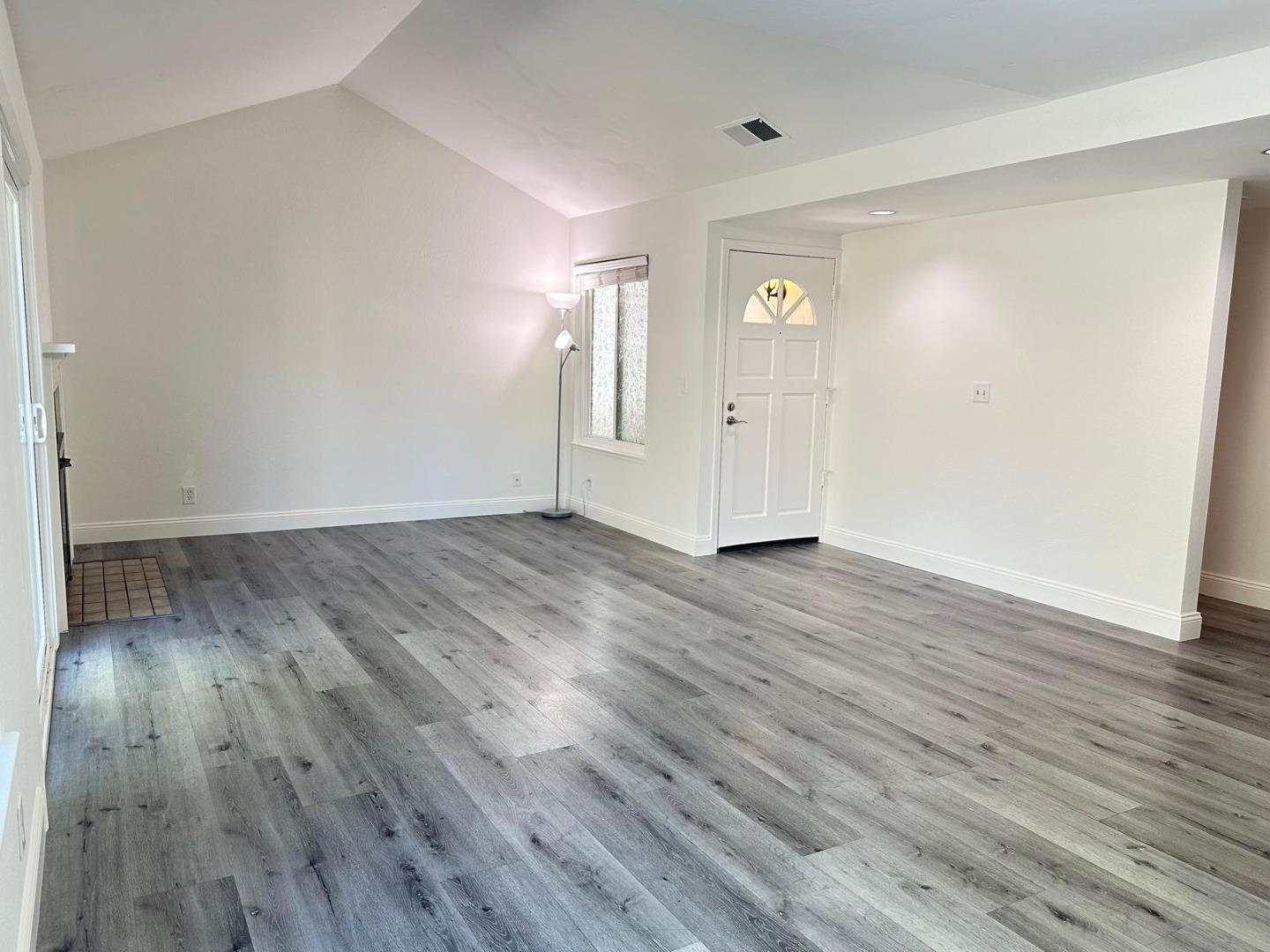 Detail Gallery Image 5 of 31 For 3248 Rocky Water Ln, San Jose,  CA 95148 - 3 Beds | 2 Baths