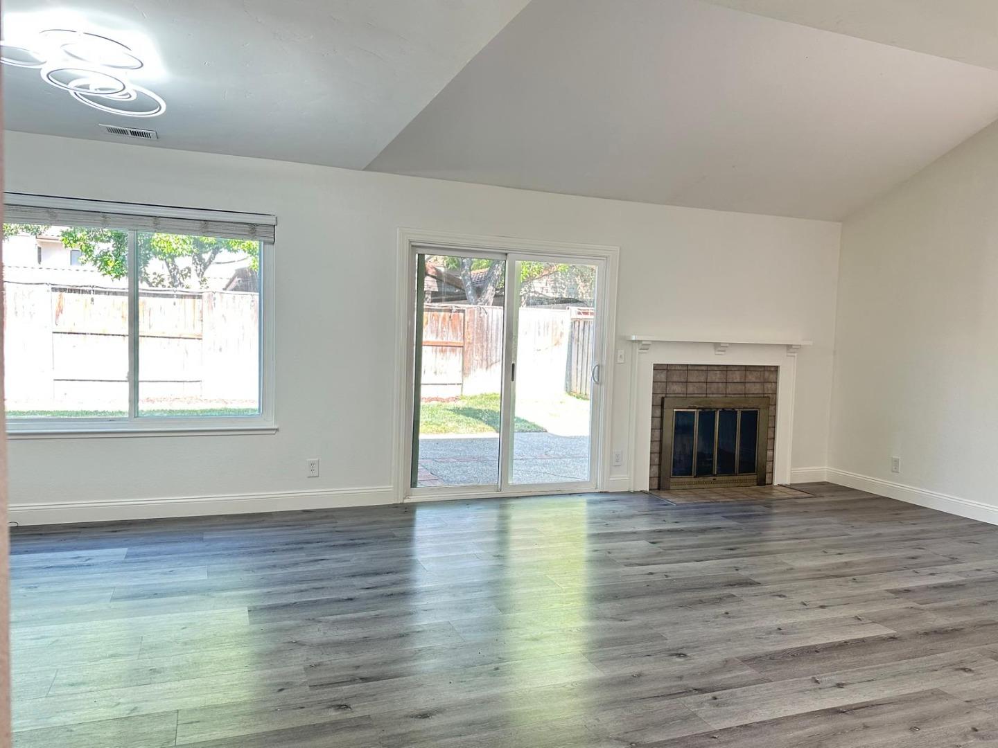 Detail Gallery Image 8 of 31 For 3248 Rocky Water Ln, San Jose,  CA 95148 - 3 Beds | 2 Baths