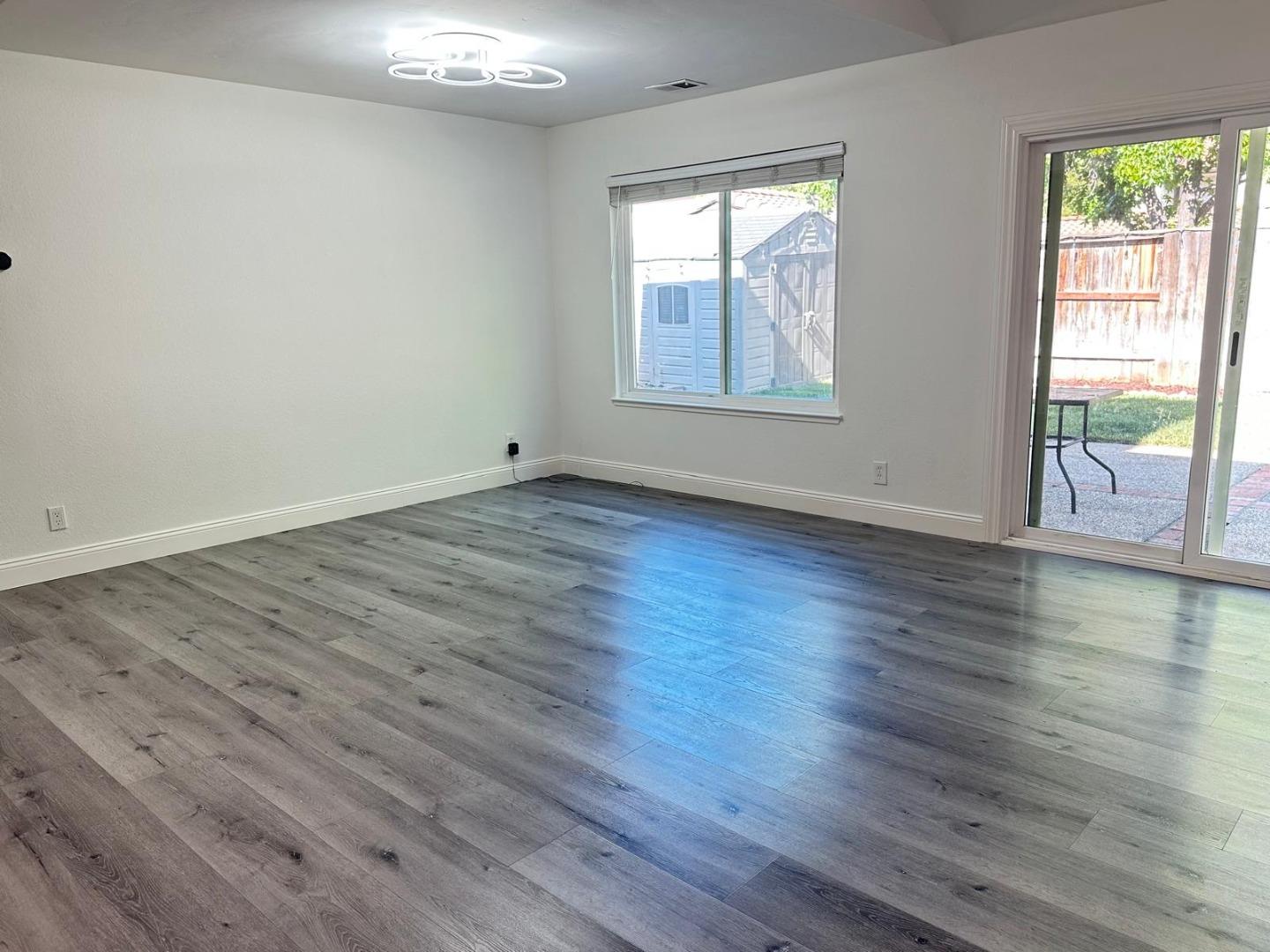 Detail Gallery Image 9 of 31 For 3248 Rocky Water Ln, San Jose,  CA 95148 - 3 Beds | 2 Baths