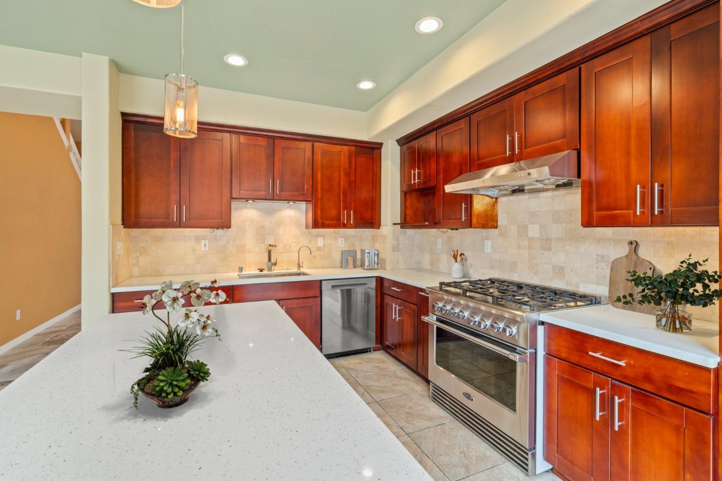 Detail Gallery Image 9 of 36 For 1832 Montage Ct, San Jose,  CA 95131 - 5 Beds | 3 Baths