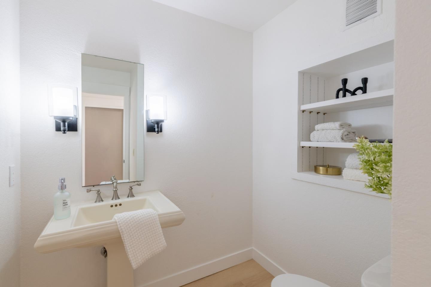 Detail Gallery Image 18 of 33 For 4091 Pine Meadows Way, Pebble Beach,  CA 93953 - 3 Beds | 2/1 Baths