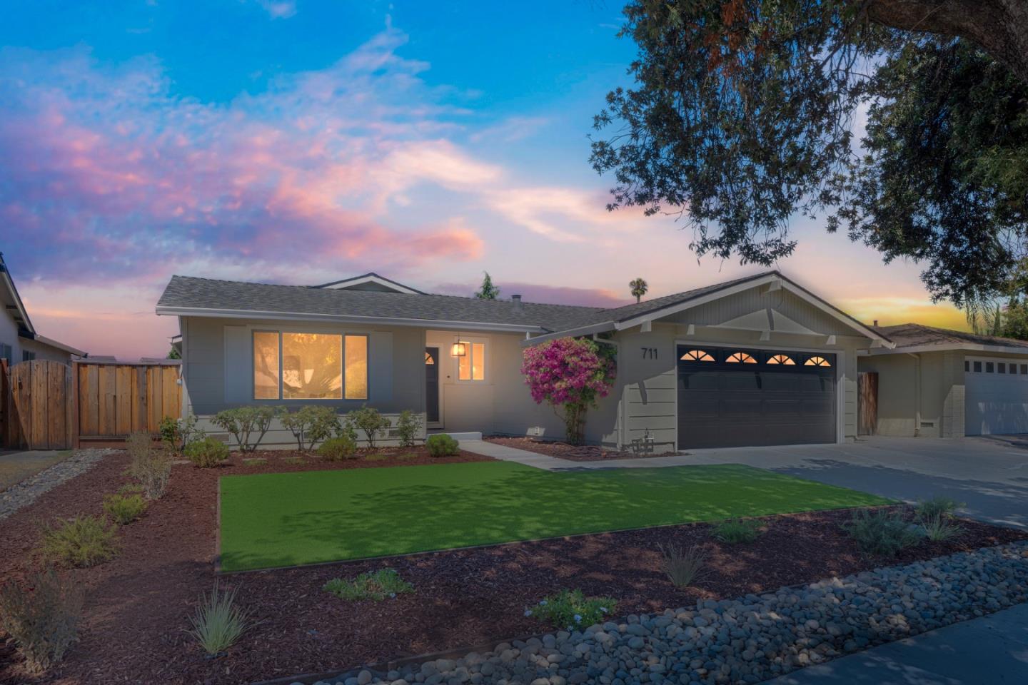 Detail Gallery Image 2 of 31 For 711 Los Huecos Dr, San Jose,  CA 95123 - 4 Beds | 2 Baths