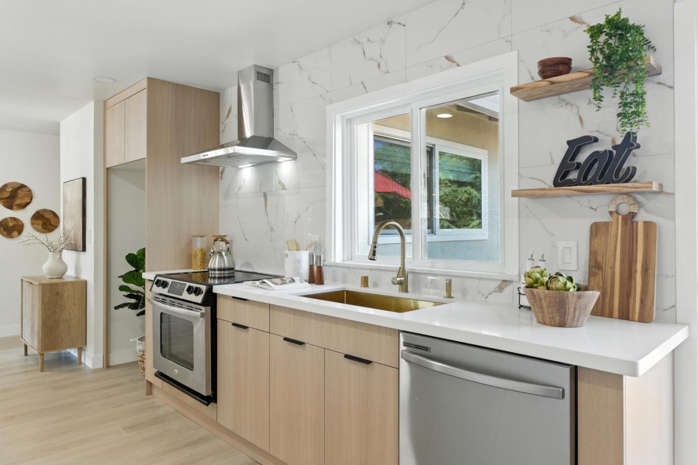 Detail Gallery Image 9 of 31 For 711 Los Huecos Dr, San Jose,  CA 95123 - 4 Beds | 2 Baths
