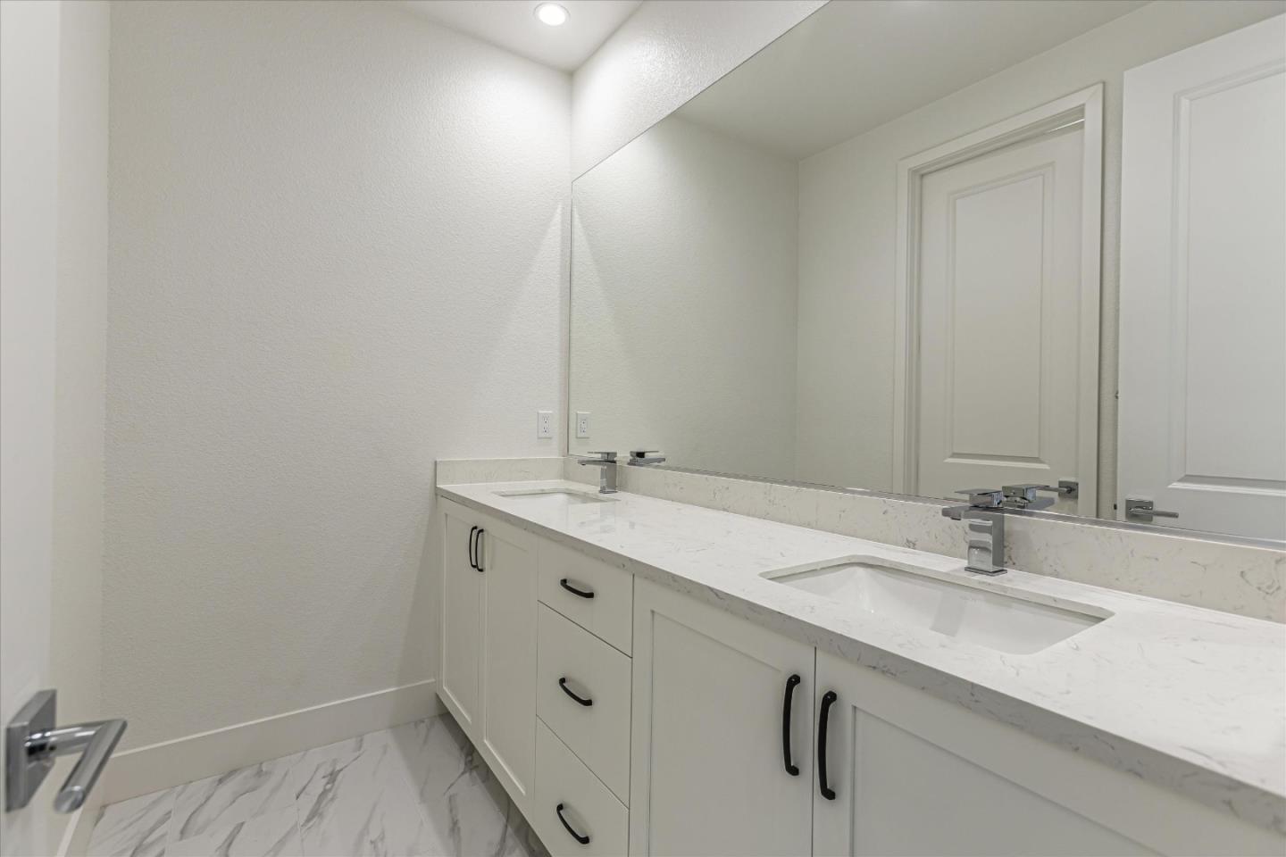 Detail Gallery Image 13 of 17 For 6002 Sunglow Ter, San Ramon,  CA 94583 - 3 Beds | 2/1 Baths