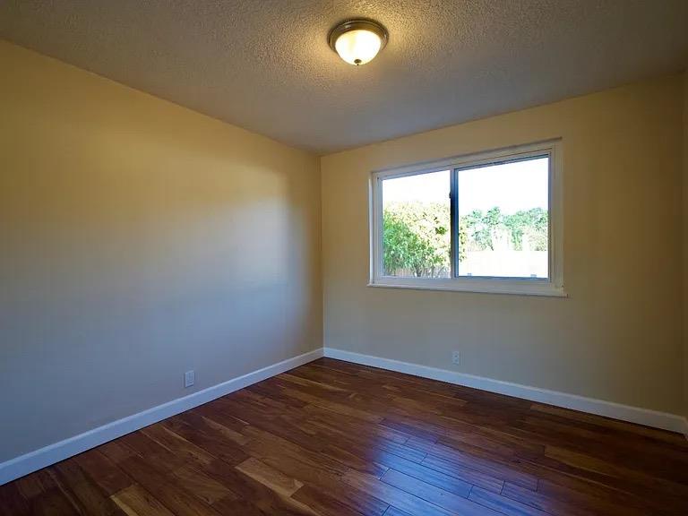 Detail Gallery Image 11 of 18 For 621 Forest Lake Dr, Pacifica,  CA 94044 - 3 Beds | 1 Baths