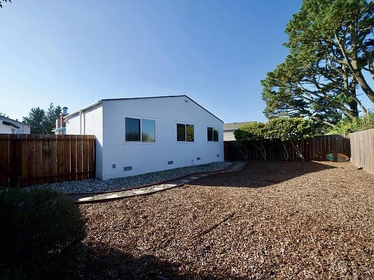 Detail Gallery Image 17 of 18 For 621 Forest Lake Dr, Pacifica,  CA 94044 - 3 Beds | 1 Baths