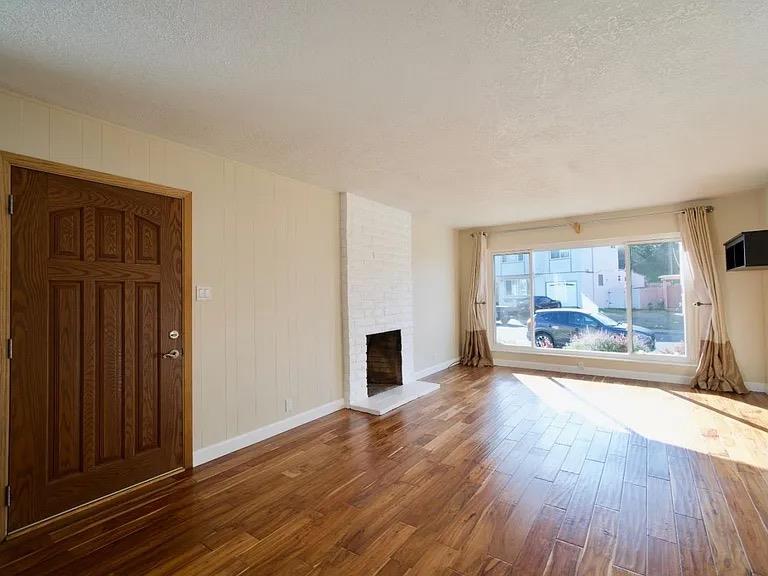 Detail Gallery Image 3 of 18 For 621 Forest Lake Dr, Pacifica,  CA 94044 - 3 Beds | 1 Baths