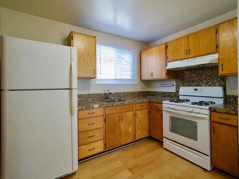 Detail Gallery Image 6 of 18 For 621 Forest Lake Dr, Pacifica,  CA 94044 - 3 Beds | 1 Baths