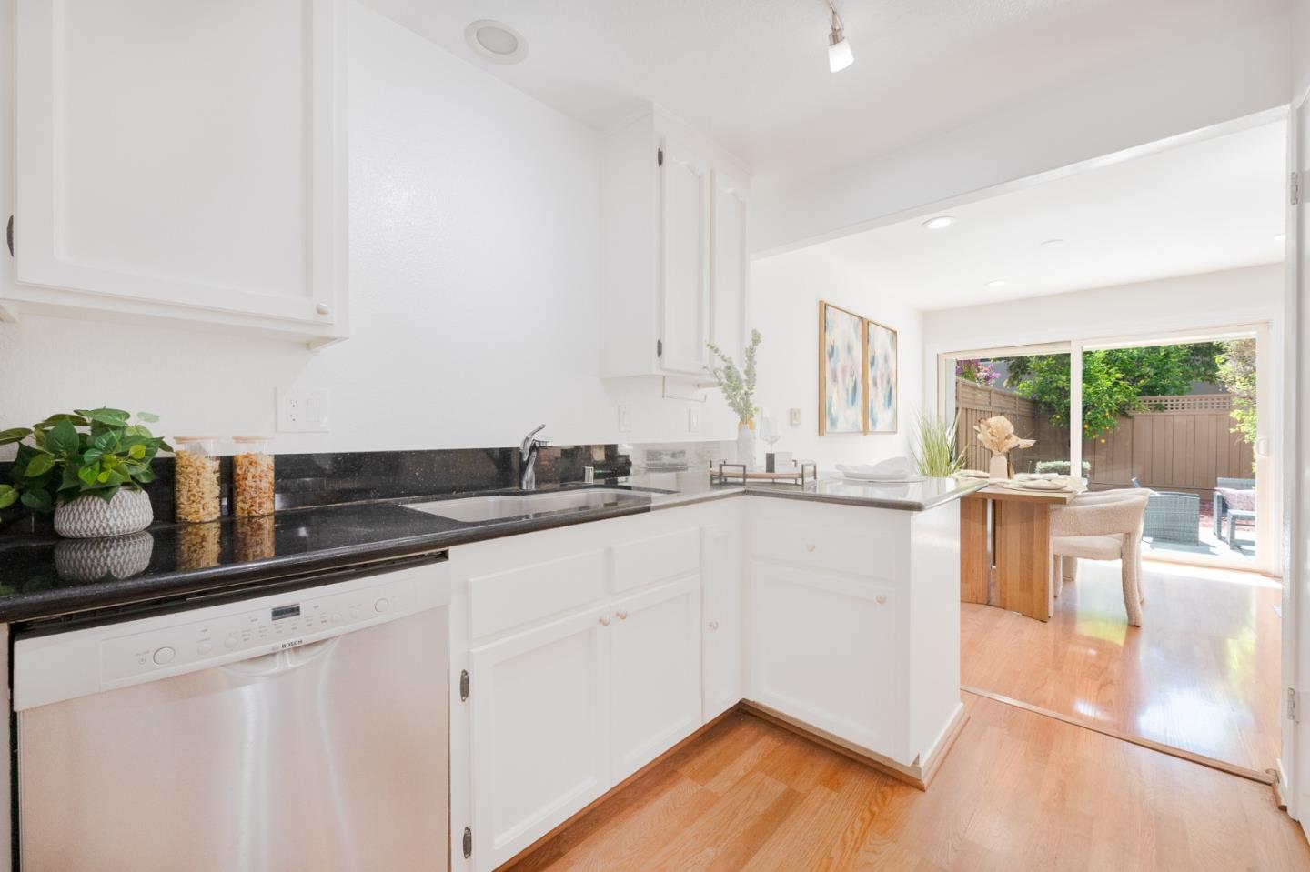 Detail Gallery Image 10 of 24 For 2030 Elm Leaf Ct, Santa Clara,  CA 95050 - 2 Beds | 1/1 Baths