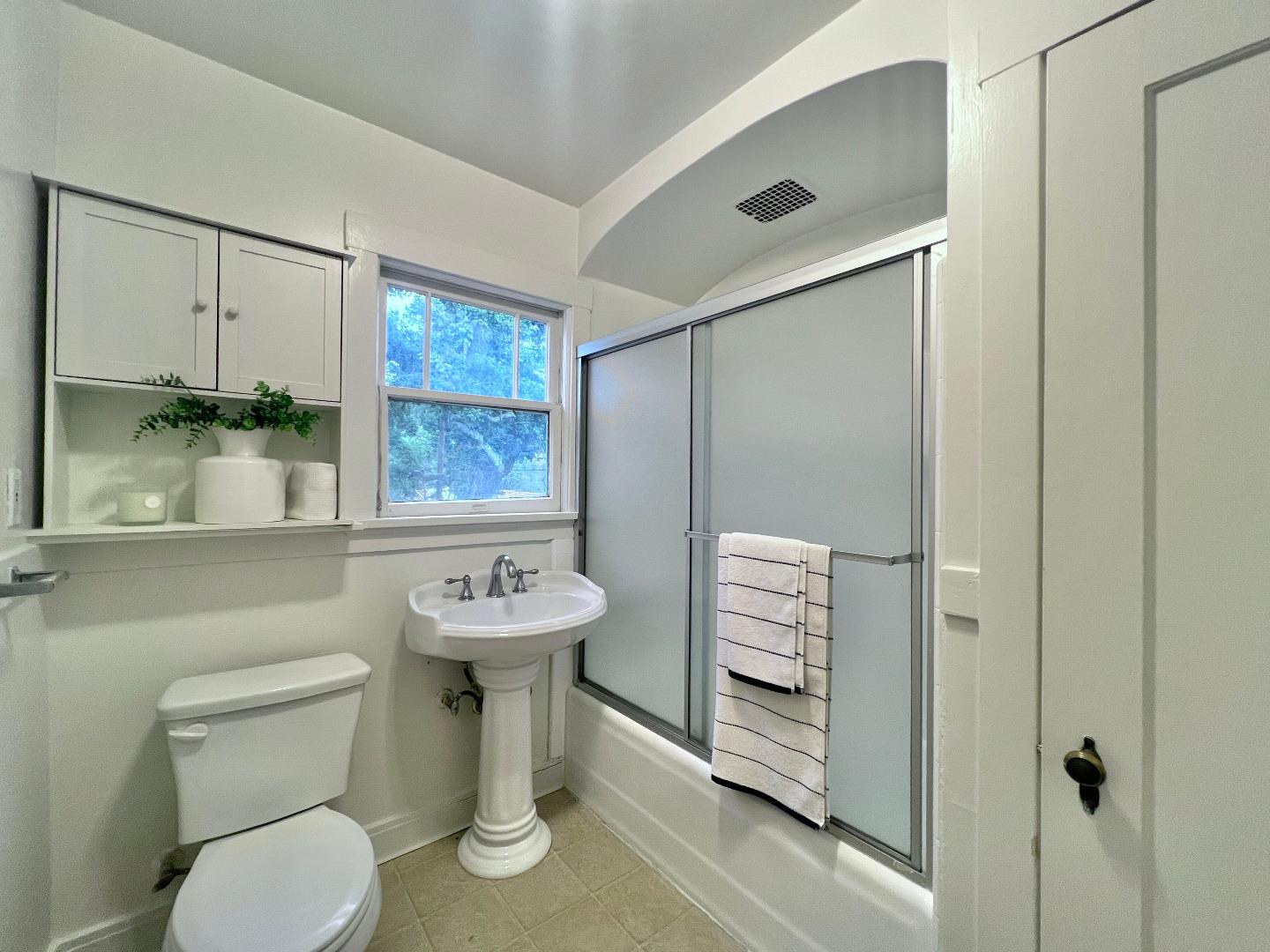 Detail Gallery Image 15 of 29 For 125 Lowell Ave, Palo Alto,  CA 94301 - 4 Beds | 1/1 Baths