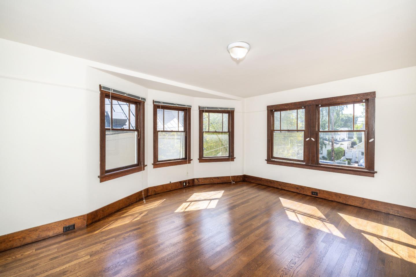 Detail Gallery Image 16 of 29 For 125 Lowell Ave, Palo Alto,  CA 94301 - 4 Beds | 1/1 Baths
