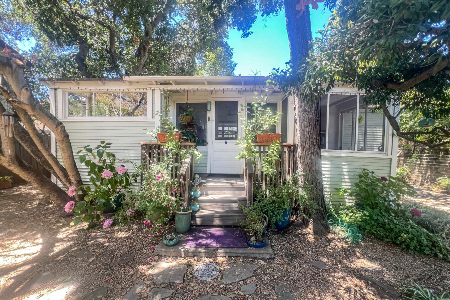 Detail Gallery Image 23 of 29 For 125 Lowell Ave, Palo Alto,  CA 94301 - 4 Beds | 1/1 Baths