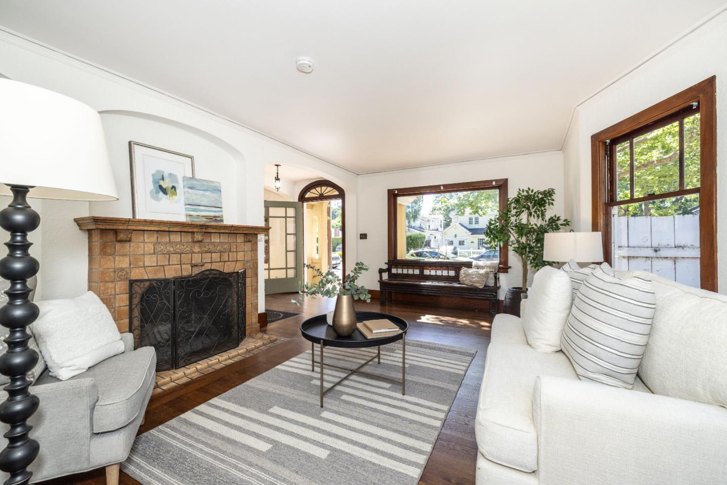 Detail Gallery Image 4 of 29 For 125 Lowell Ave, Palo Alto,  CA 94301 - 4 Beds | 1/1 Baths