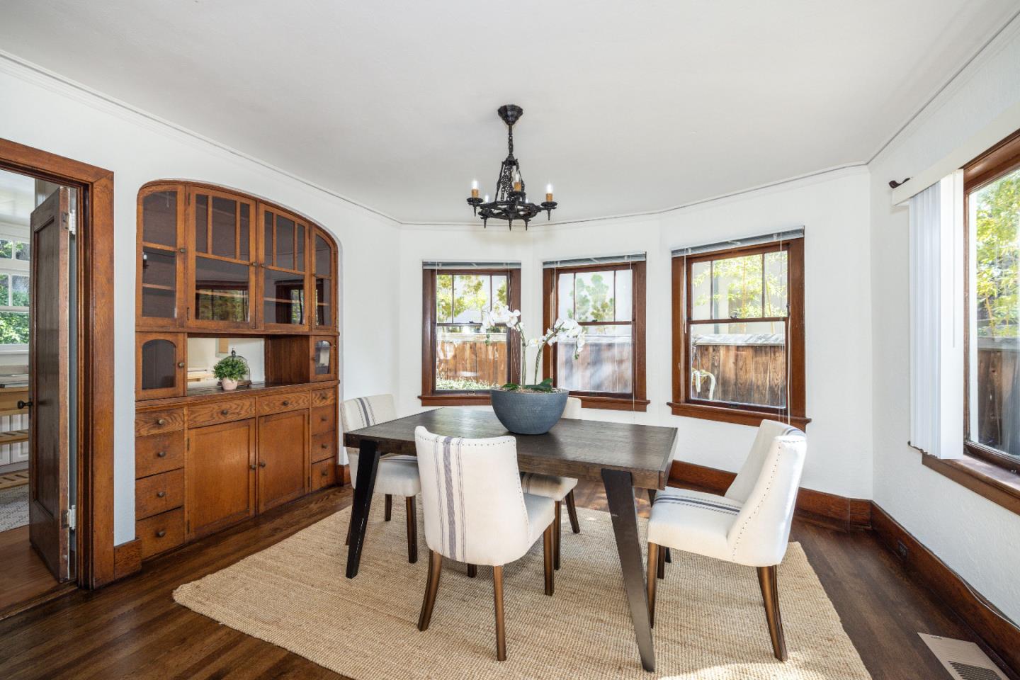 Detail Gallery Image 6 of 29 For 125 Lowell Ave, Palo Alto,  CA 94301 - 4 Beds | 1/1 Baths