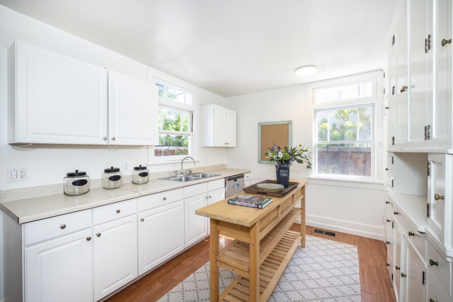 Detail Gallery Image 8 of 29 For 125 Lowell Ave, Palo Alto,  CA 94301 - 4 Beds | 1/1 Baths
