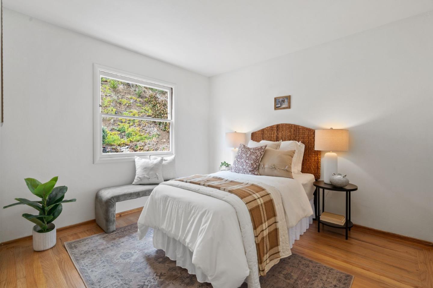 Detail Gallery Image 16 of 29 For 723 Moana Way, Pacifica,  CA 94044 - 3 Beds | 1/1 Baths