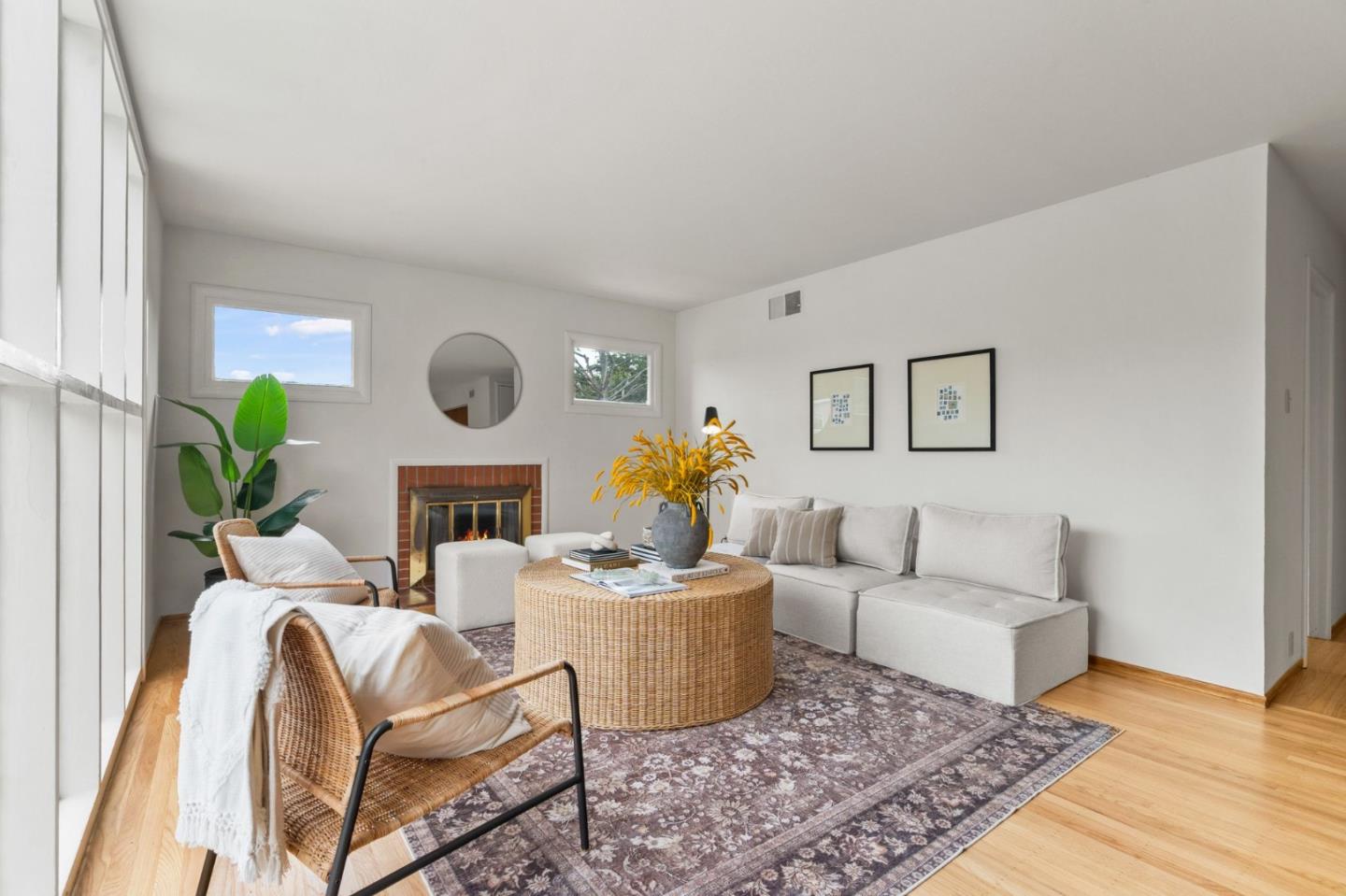 Detail Gallery Image 5 of 29 For 723 Moana Way, Pacifica,  CA 94044 - 3 Beds | 1/1 Baths