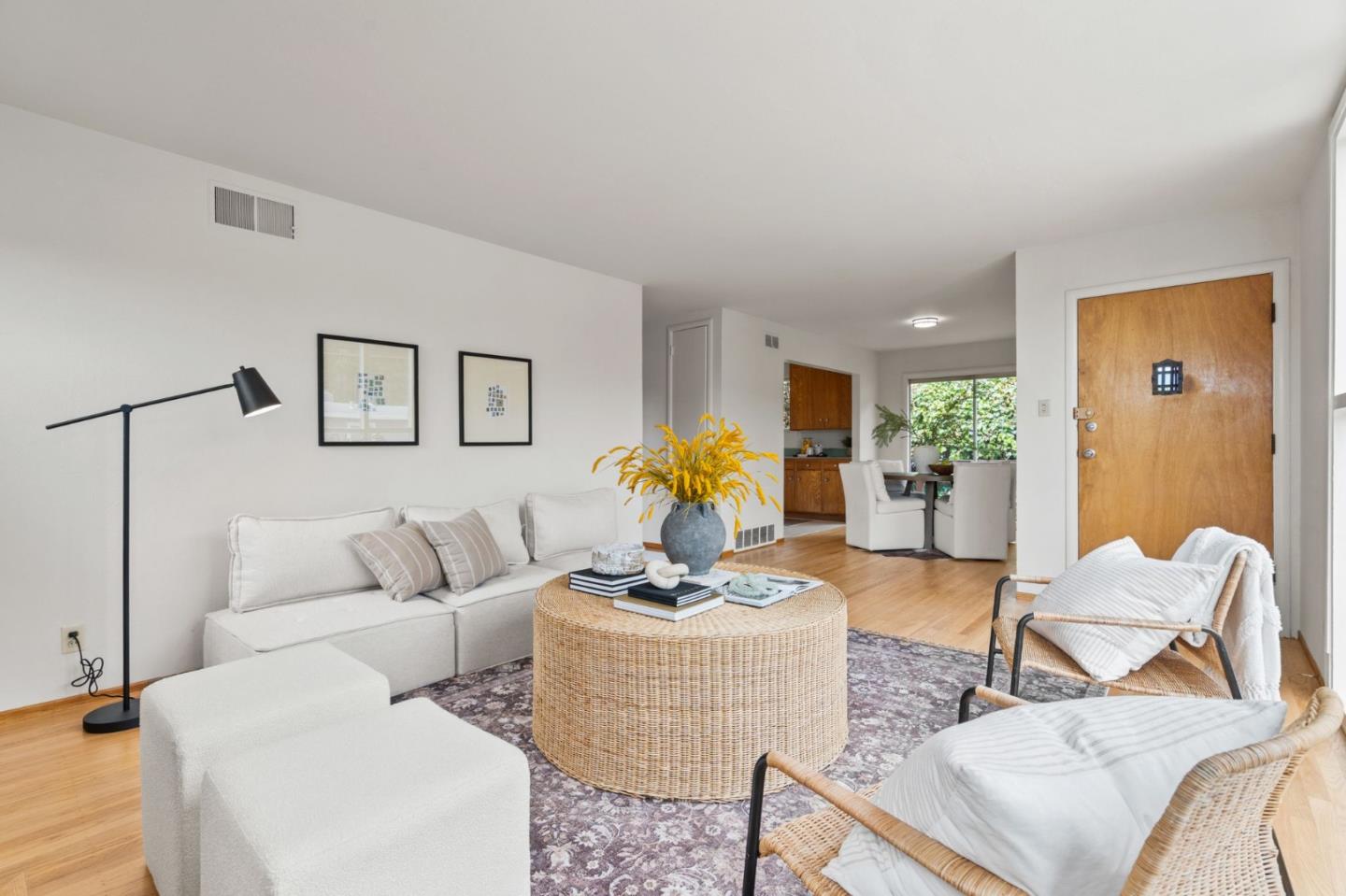 Detail Gallery Image 7 of 29 For 723 Moana Way, Pacifica,  CA 94044 - 3 Beds | 1/1 Baths