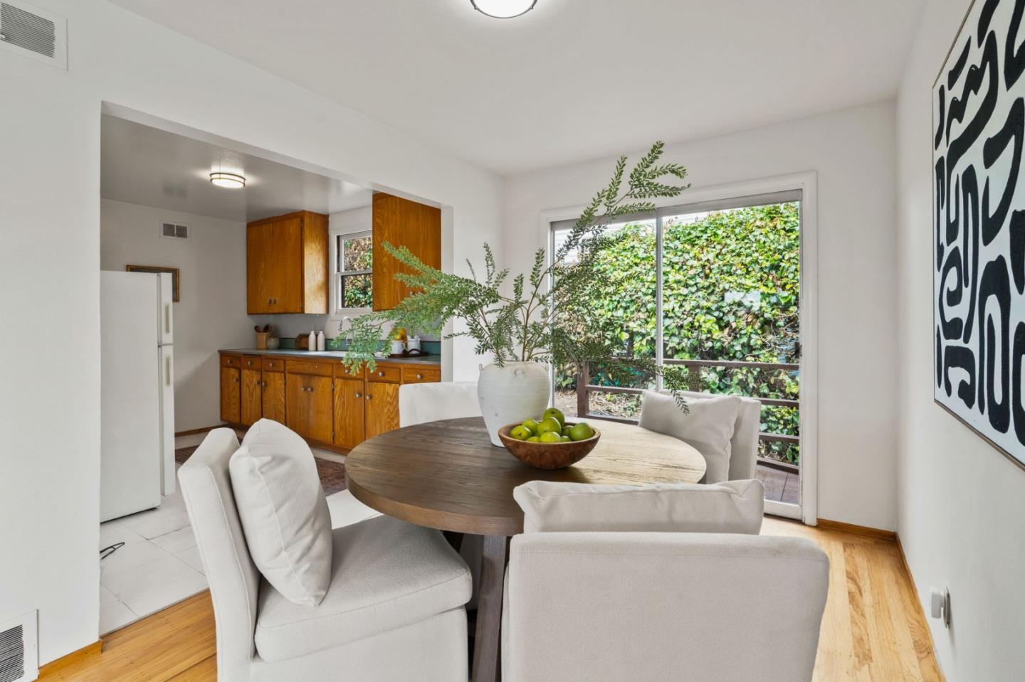 Detail Gallery Image 8 of 29 For 723 Moana Way, Pacifica,  CA 94044 - 3 Beds | 1/1 Baths