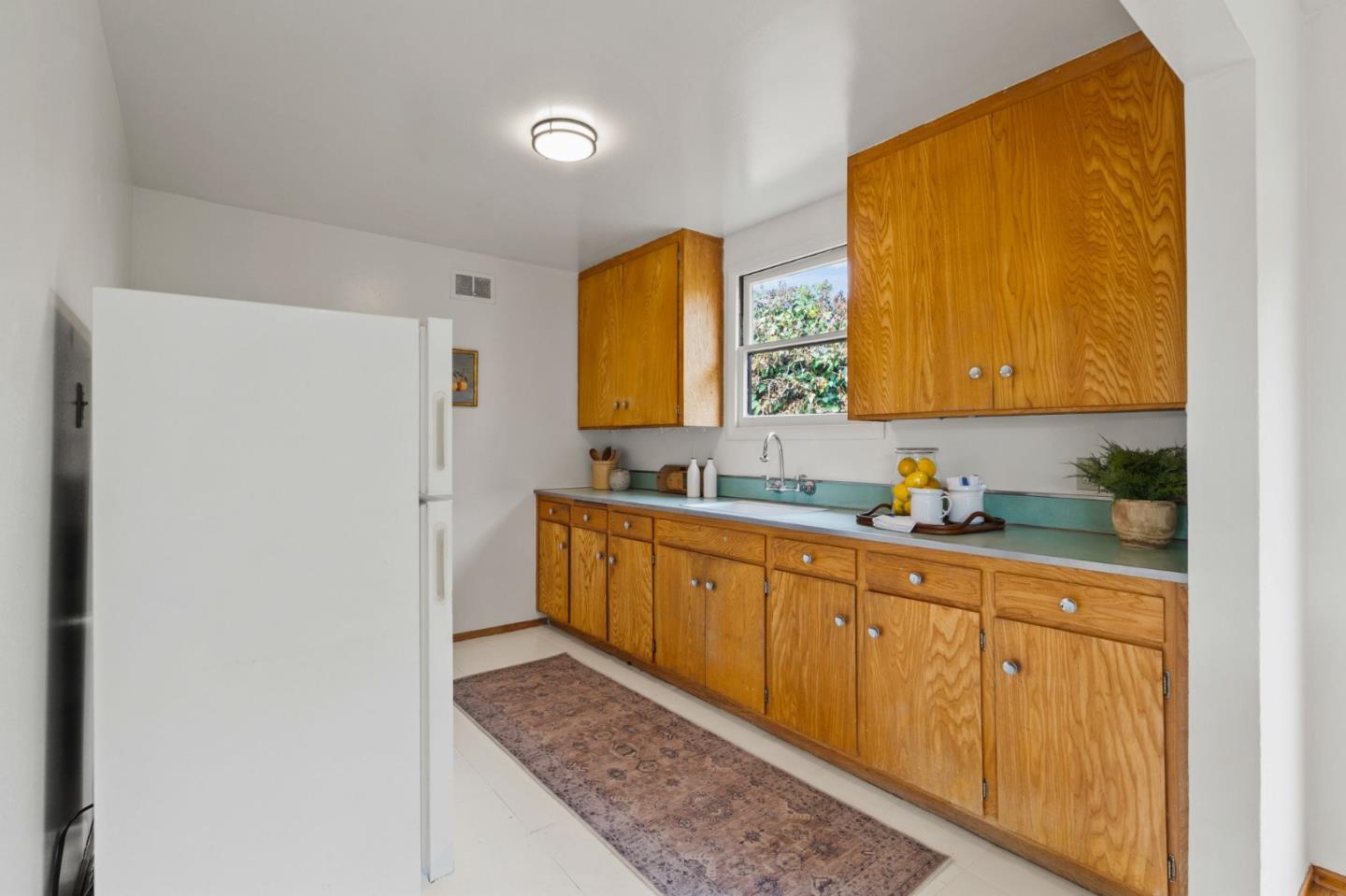 Detail Gallery Image 9 of 29 For 723 Moana Way, Pacifica,  CA 94044 - 3 Beds | 1/1 Baths