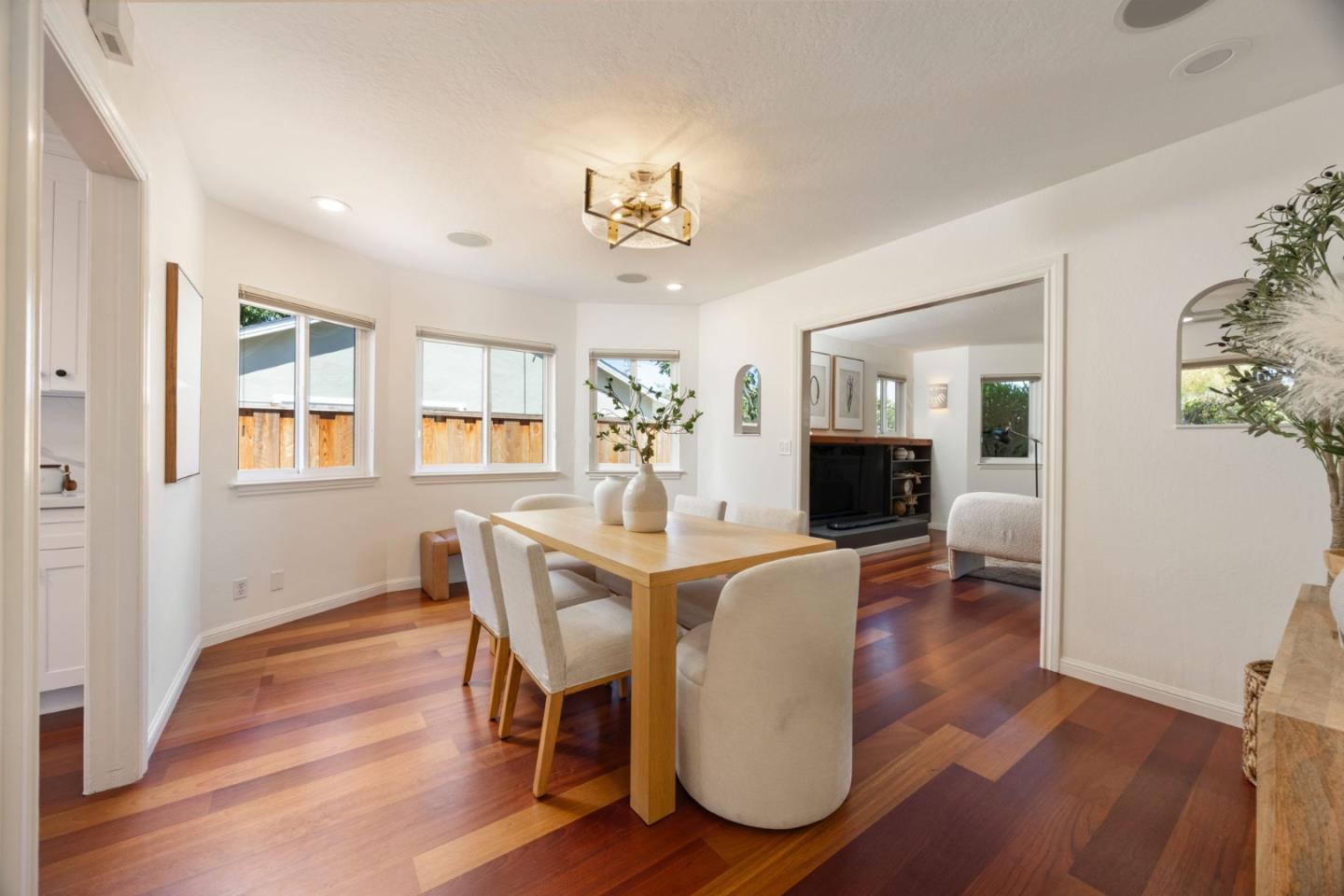Detail Gallery Image 11 of 34 For 3820 Fair Oaks Ave, Menlo Park,  CA 94025 - 2 Beds | 2 Baths