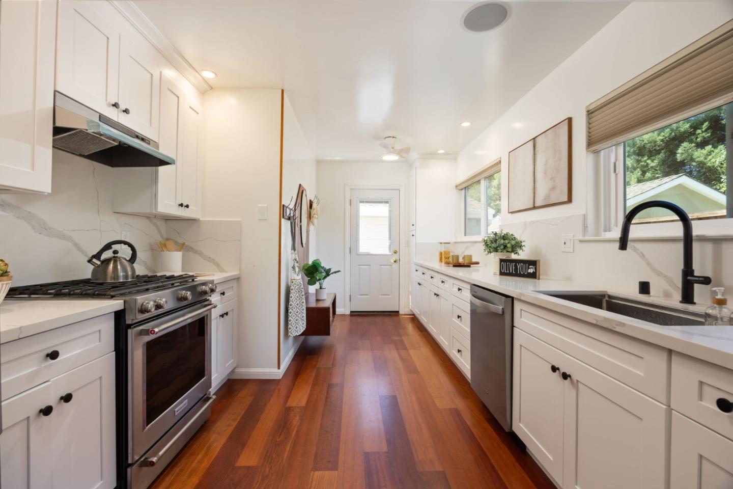 Detail Gallery Image 15 of 34 For 3820 Fair Oaks Ave, Menlo Park,  CA 94025 - 2 Beds | 2 Baths