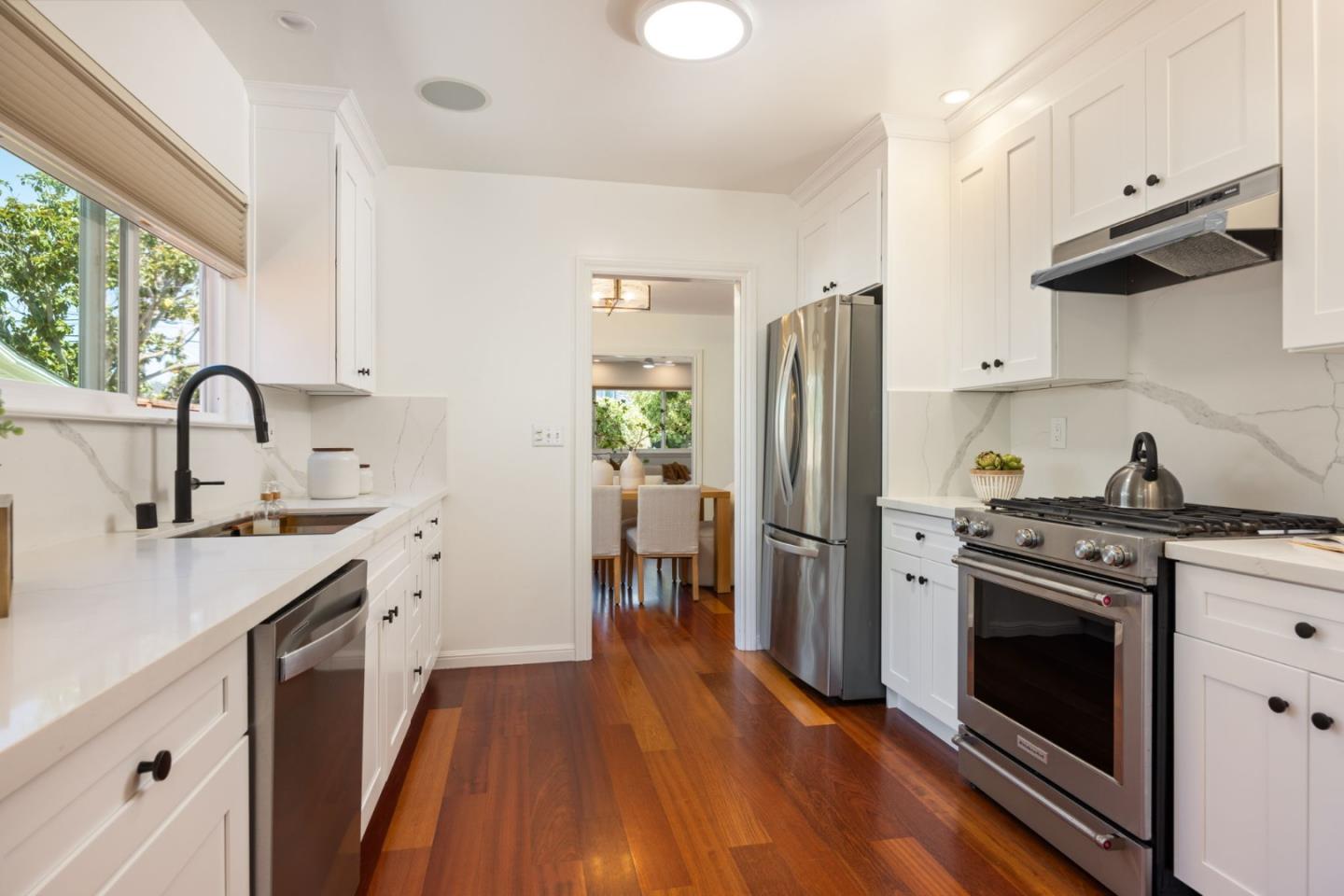Detail Gallery Image 16 of 34 For 3820 Fair Oaks Ave, Menlo Park,  CA 94025 - 2 Beds | 2 Baths
